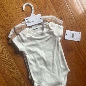 Nike Infant Bodysuit Set - White and Tan